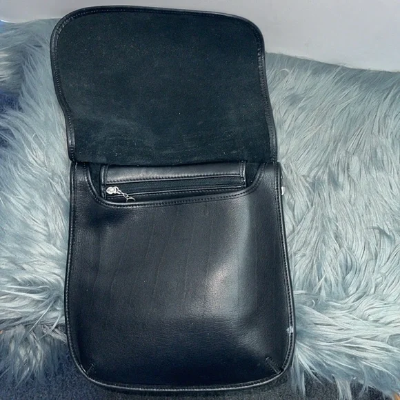 Vintage Coach ‘Hippie’ Flap Saddle Bag - Picture 13 of 17